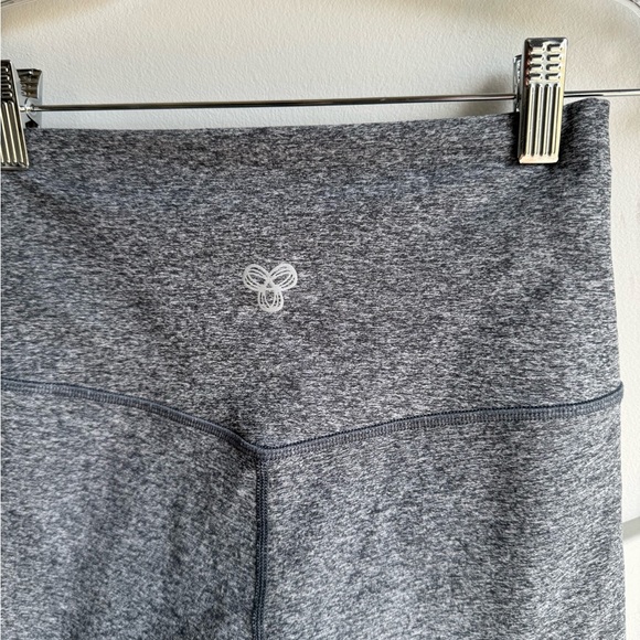 Aritzia TNA Active high rise Heather Blue Grey Butter Soft Bike Shorts 7” size S - Picture 4 of 7